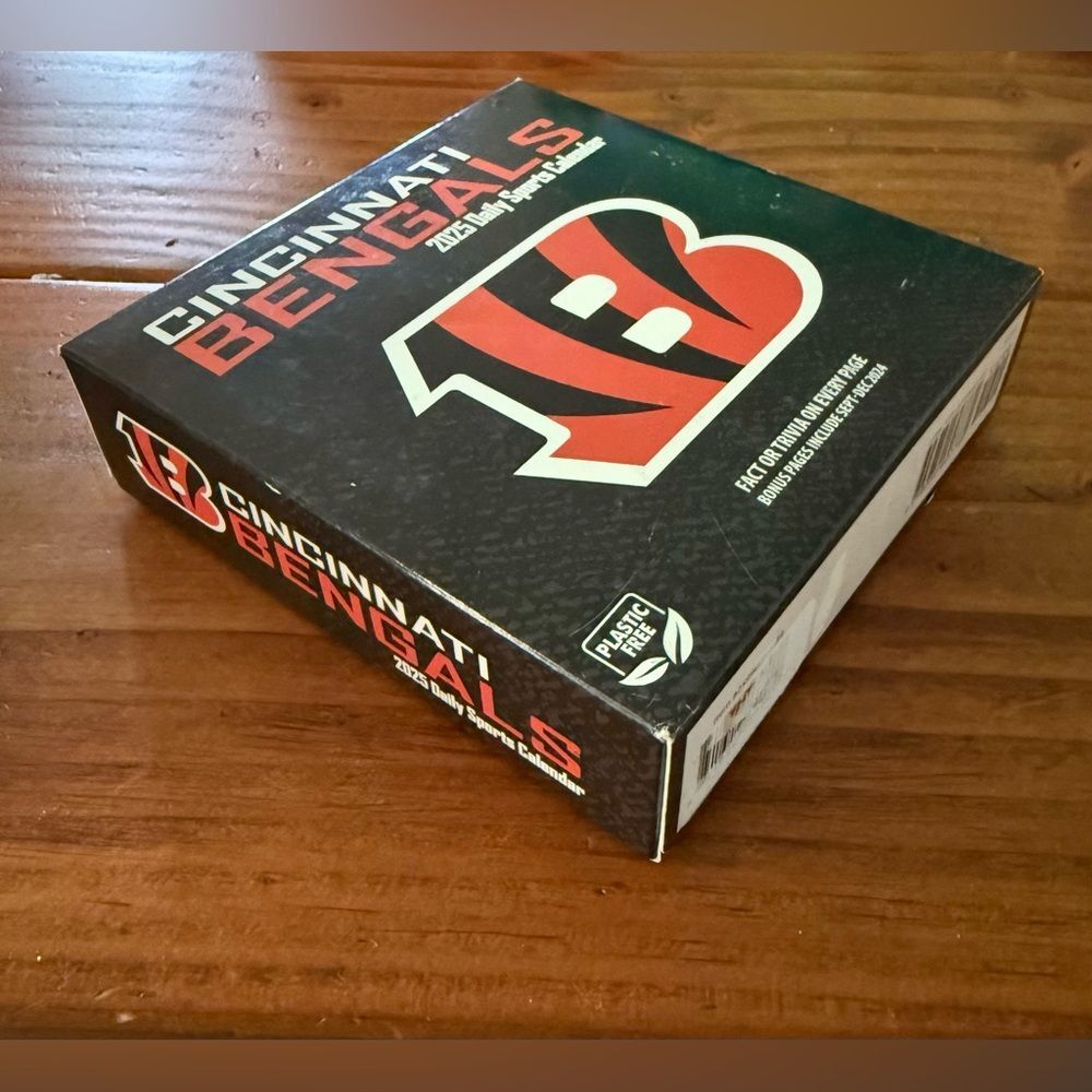 CINCINNATI BENGALS- 2025 Daily Desk Calendar